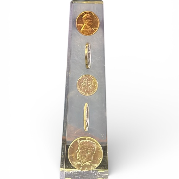 Washington Monument “1964 coin set” Lucite Paperweight - Picture 2 of 4